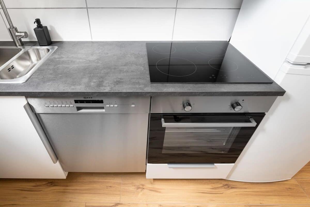 Big Near Rotkreuzplatz With 3 Bedroom For 12 Pax Appartement